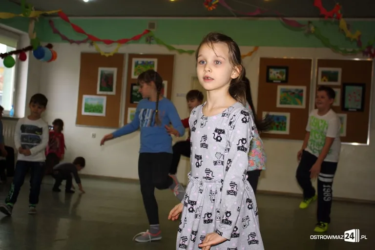 Tańce integracyjne z Karoliną Kłosińską (zdjęcia)