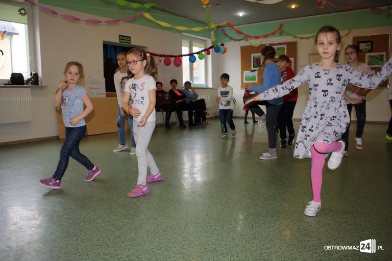 Tańce integracyjne z Karoliną Kłosińską (zdjęcia)