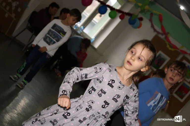 Tańce integracyjne z Karoliną Kłosińską (zdjęcia)