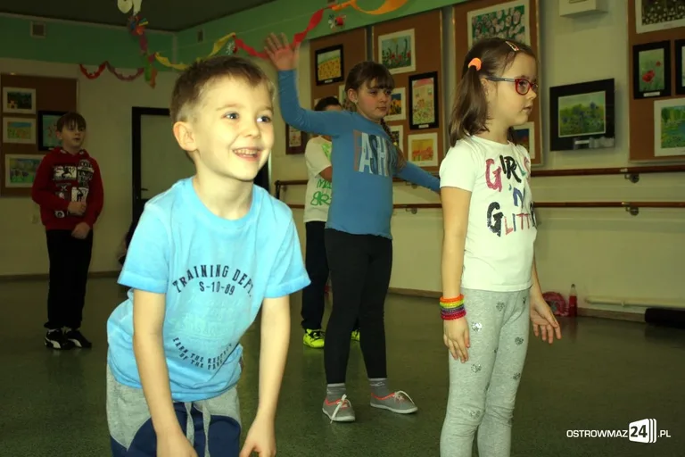 Tańce integracyjne z Karoliną Kłosińską (zdjęcia)