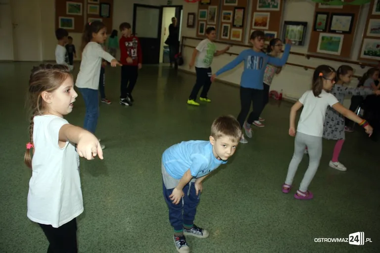 Tańce integracyjne z Karoliną Kłosińską (zdjęcia)