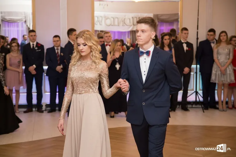 Studniówka ostrowskiego "Ekonomika" (zdjęcia, wideo) - ponad 400 zdjęć w galerii