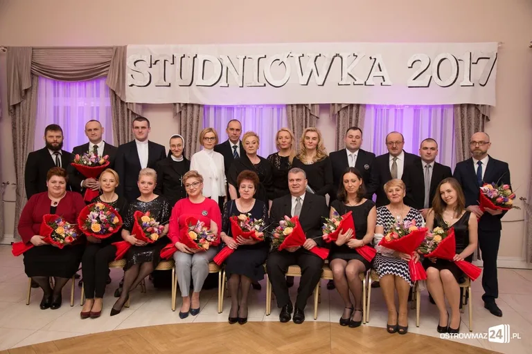 Studniówka ostrowskiego "Ekonomika" (zdjęcia, wideo) - ponad 400 zdjęć w galerii