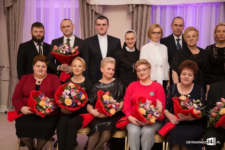 Studniówka ostrowskiego "Ekonomika" (zdjęcia, wideo) - ponad 400 zdjęć w galerii