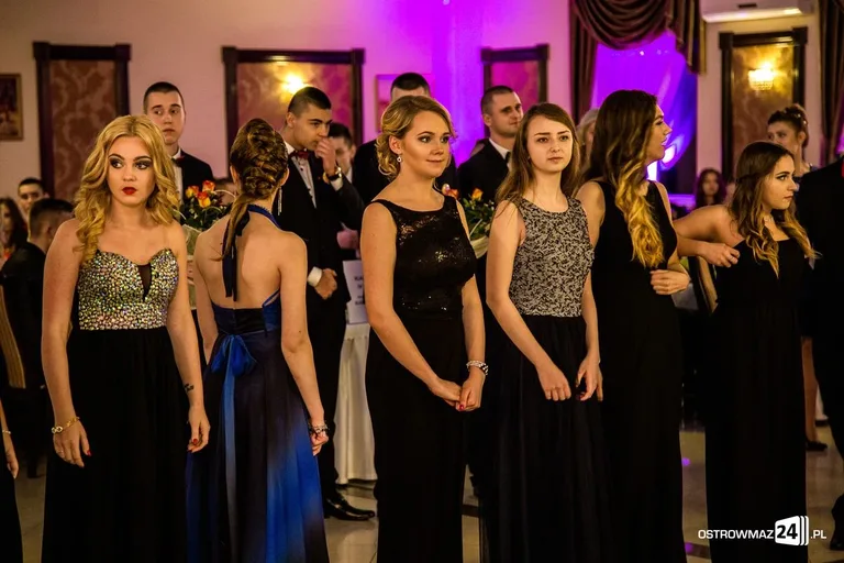 Podróż w czasie. Studniówka "Ekonomika" (zdjęcia, wideo)