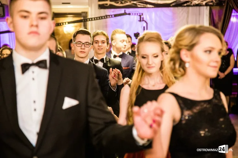 Podróż w czasie. Studniówka "Ekonomika" (zdjęcia, wideo)