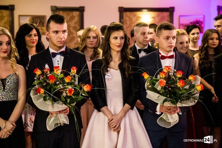 Podróż w czasie. Studniówka "Ekonomika" (zdjęcia, wideo)