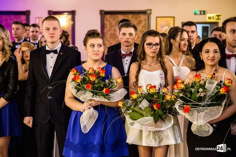 Podróż w czasie. Studniówka "Ekonomika" (zdjęcia, wideo)