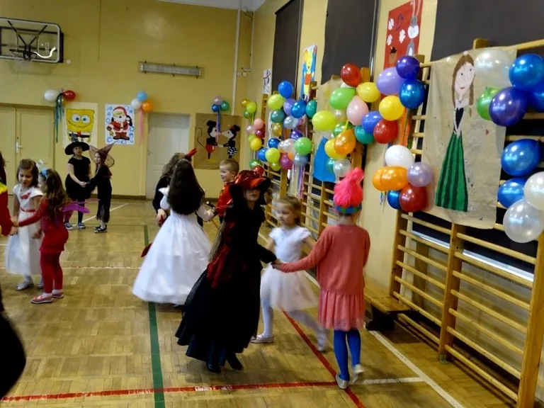 Zabawa karnawałowa w Szkole Podstawowej nr 1 (zdjęcia)