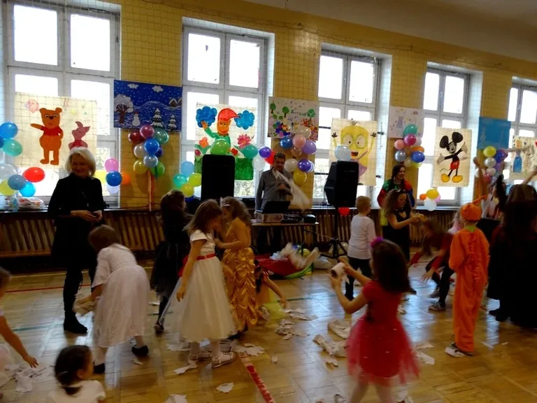 Zabawa karnawałowa w Szkole Podstawowej nr 1 (zdjęcia)