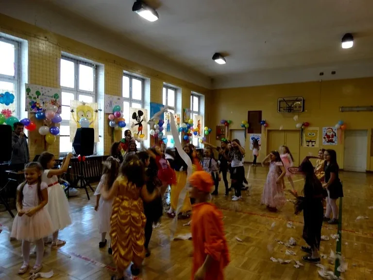 Zabawa karnawałowa w Szkole Podstawowej nr 1 (zdjęcia)