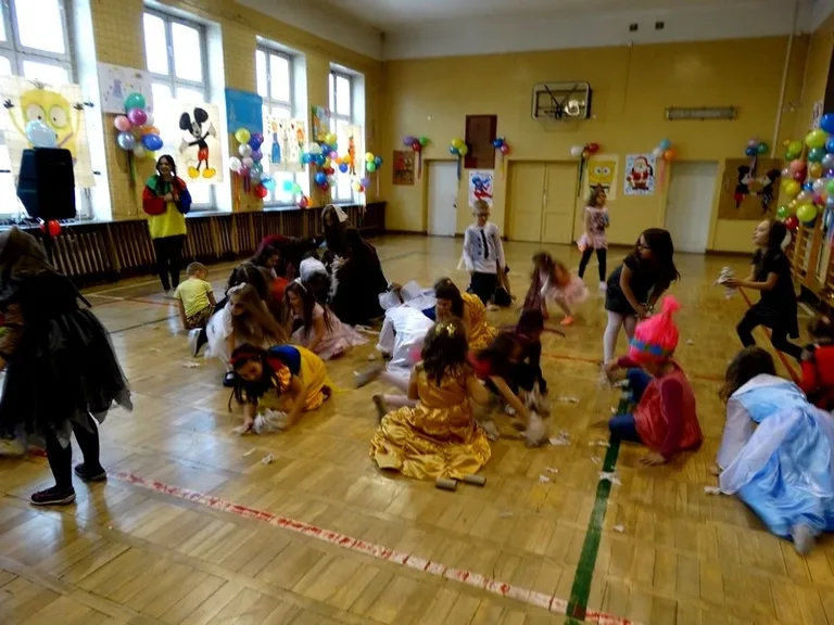 Zabawa karnawałowa w Szkole Podstawowej nr 1 (zdjęcia)