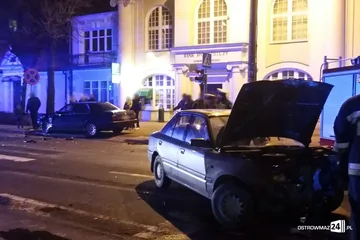 Zderzenie mazdy i bmw na ostrowskim skrzyżowaniu (zdjęcia)