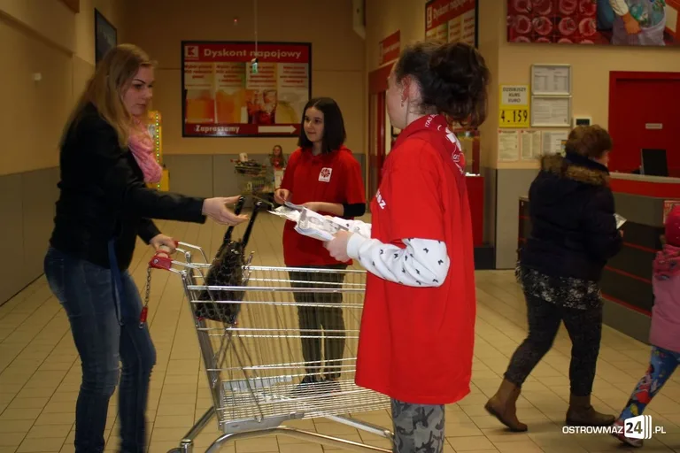 Zbiórka żywności "Tak, pomagam!" (zdjęcia)