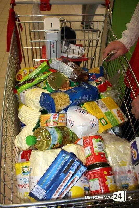 Zbiórka żywności "Tak, pomagam!" (zdjęcia)