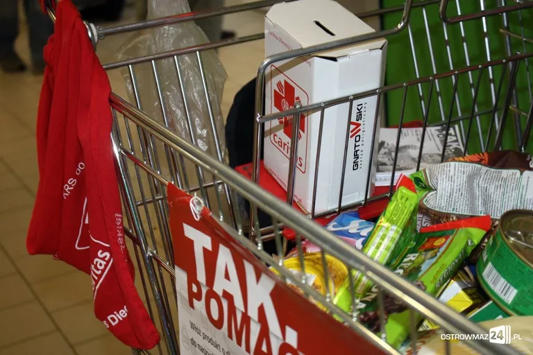 Zbiórka żywności "Tak, pomagam!" (zdjęcia)