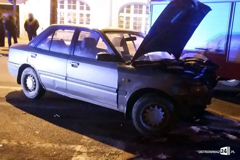 Zderzenie mazdy i bmw na ostrowskim skrzyżowaniu (zdjęcia)