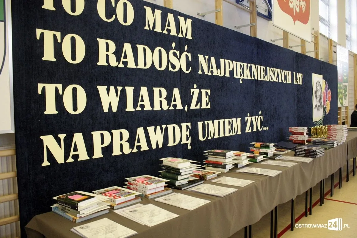 Abiturienci "Kopernika" zakończyli naukę (zdjęcia)