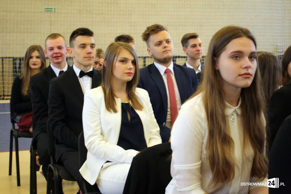 Abiturienci "Kopernika" zakończyli naukę (zdjęcia)