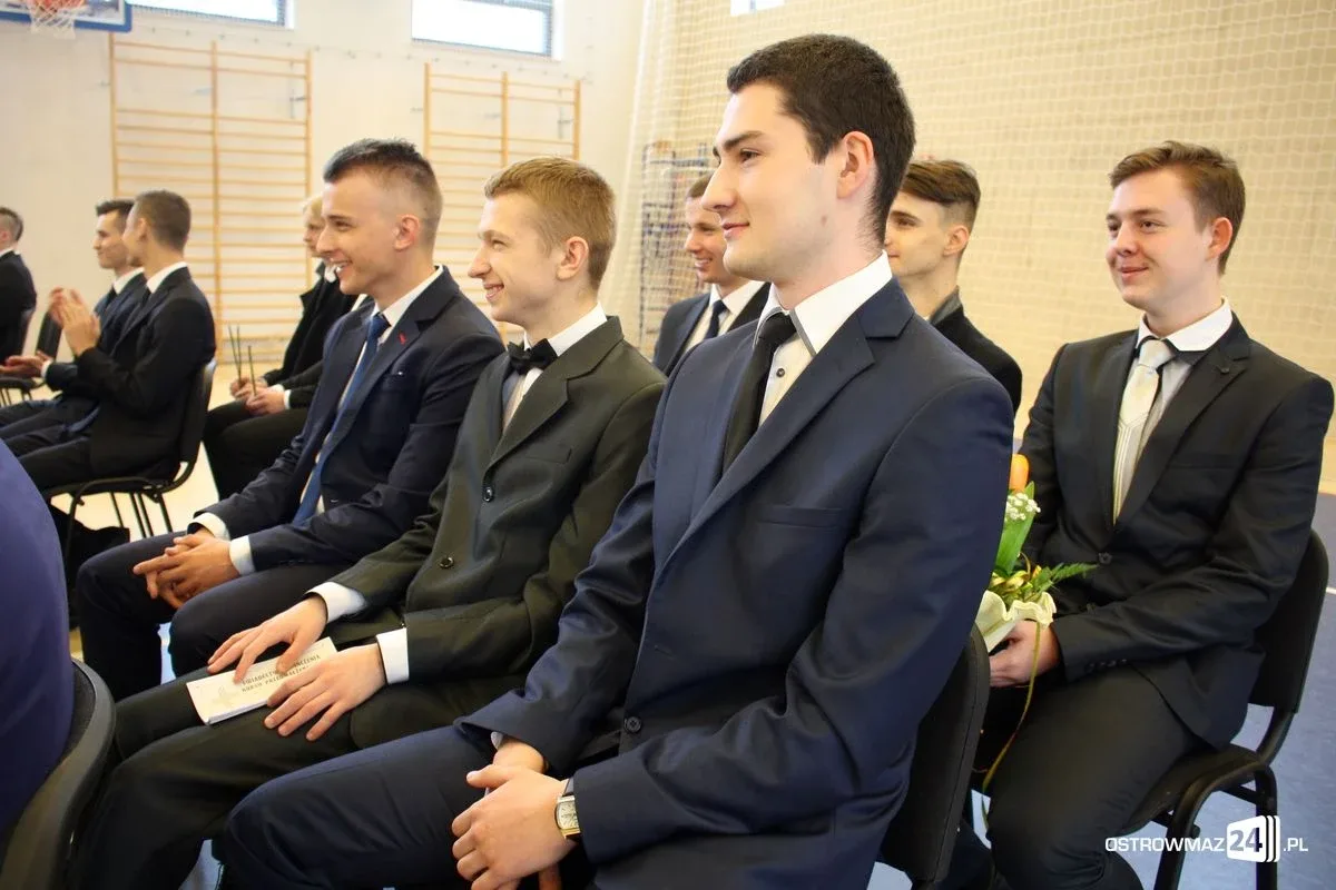 Abiturienci "Kopernika" zakończyli naukę (zdjęcia)