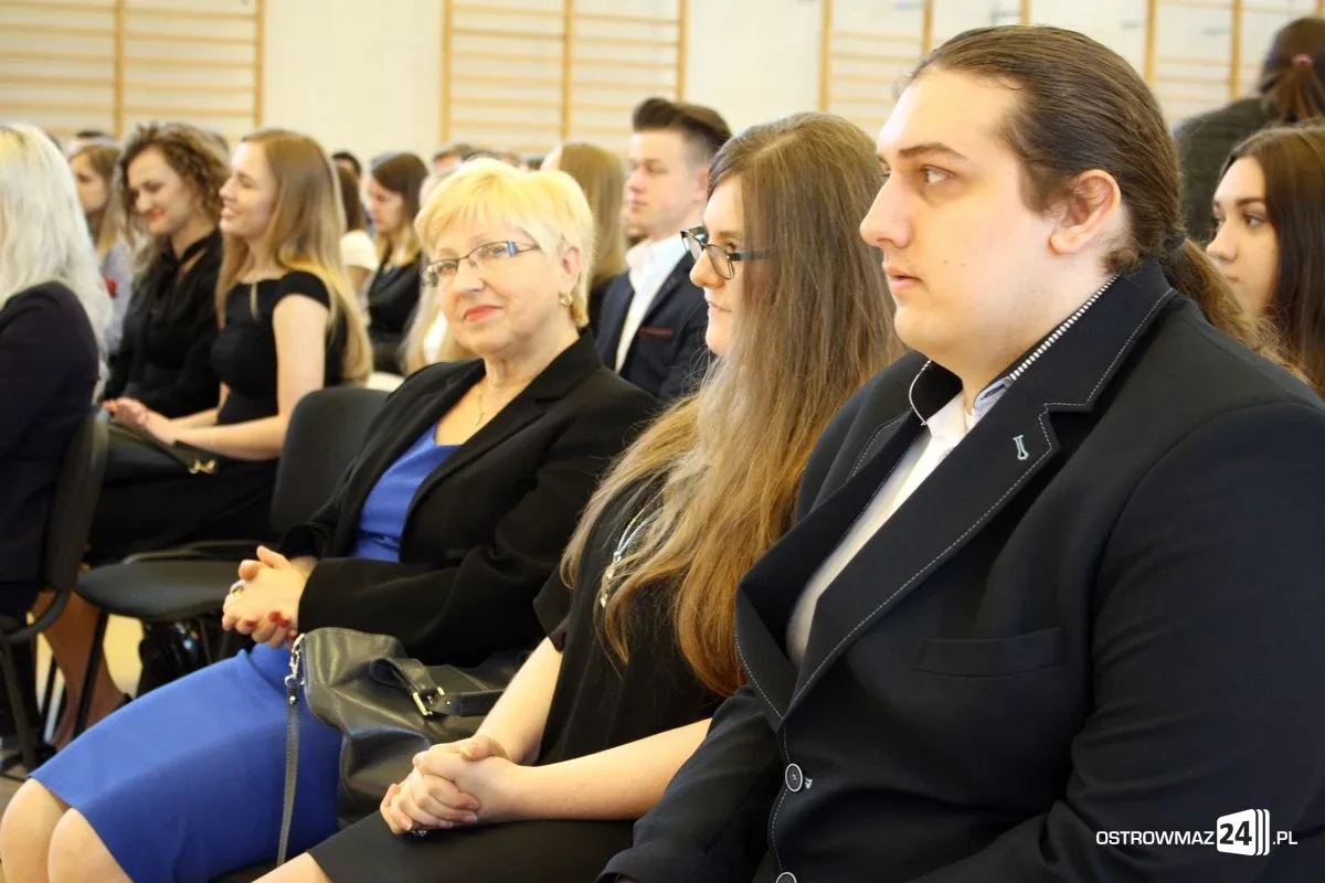 Abiturienci "Kopernika" zakończyli naukę (zdjęcia)