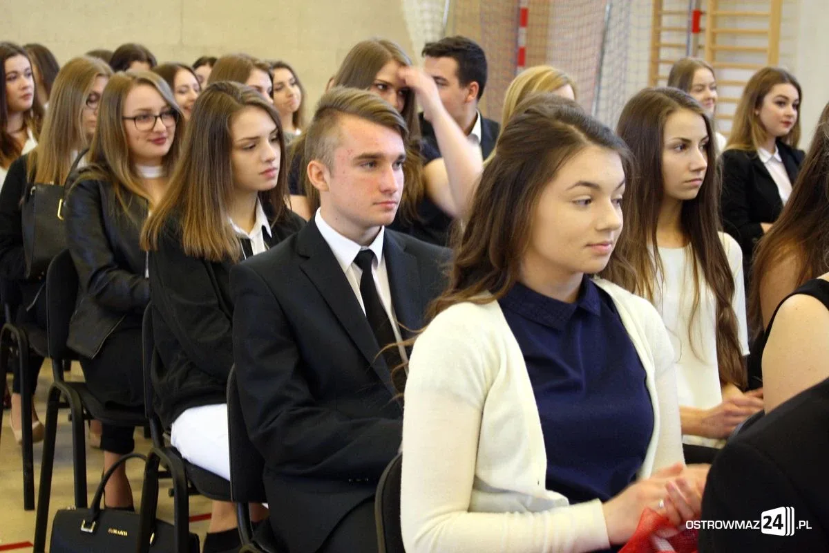 Abiturienci "Kopernika" zakończyli naukę (zdjęcia)
