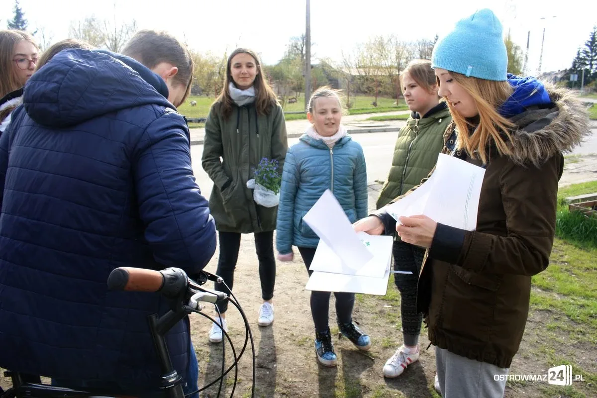 Porządki na "Skwerku obfitości" (zdjęcia)