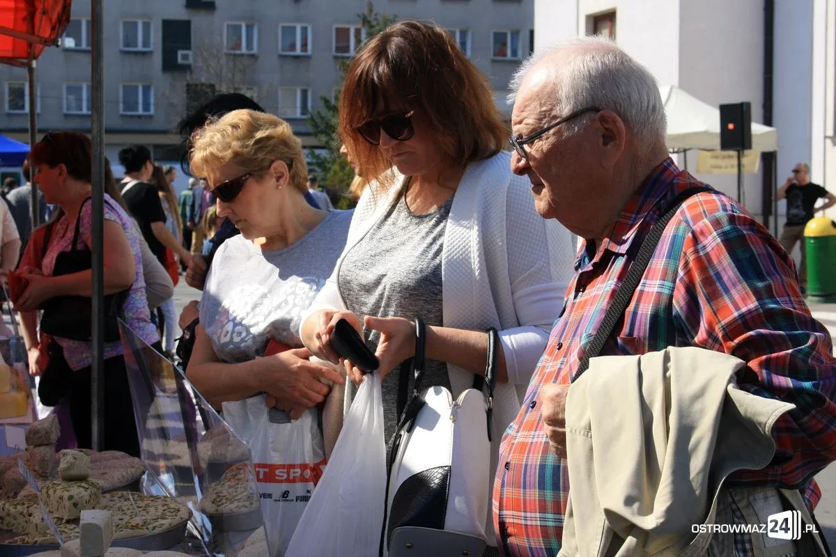 Jarmark Ostrowski wypełnił plac przy ratuszu (zdjęcia)