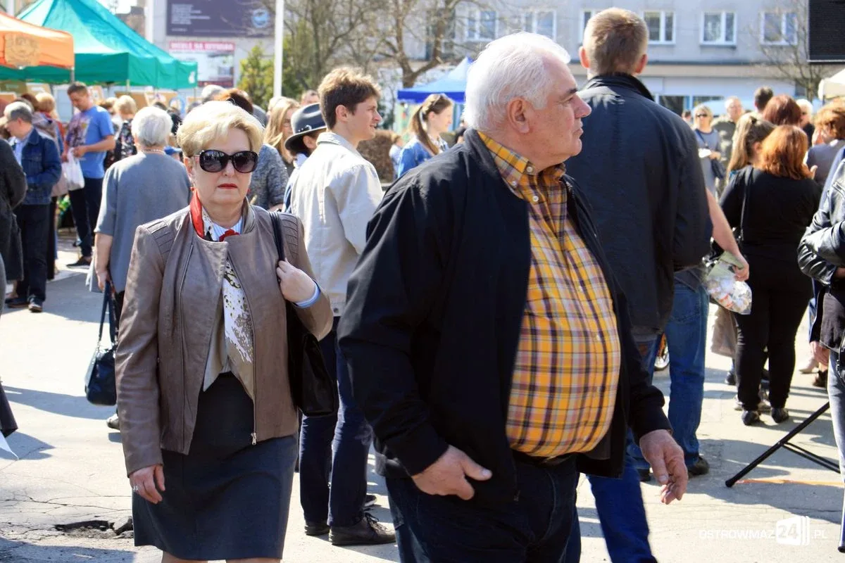 Jarmark Ostrowski wypełnił plac przy ratuszu (zdjęcia)