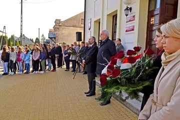 Brokowianie oddali hołd ofiarom zbrodni katyńskiej i tragedii smoleńskiej (zdjęcia)