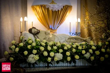 Groby Pańskie w ostrowskich parafiach (zdjęcia)