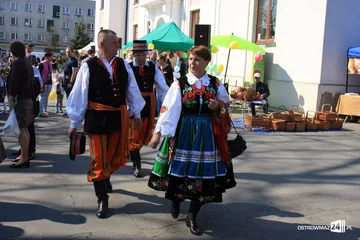 Jarmark Ostrowski wypełnił plac przy ratuszu (zdjęcia)