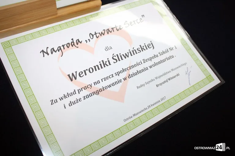 Maturzyści "Rubinka" pożegnali szkolne mury (zdjęcia)