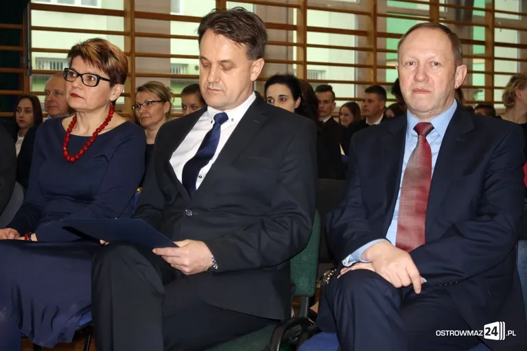 Maturzyści "Rubinka" pożegnali szkolne mury (zdjęcia)