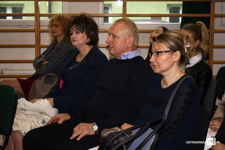 Maturzyści "Rubinka" pożegnali szkolne mury (zdjęcia)