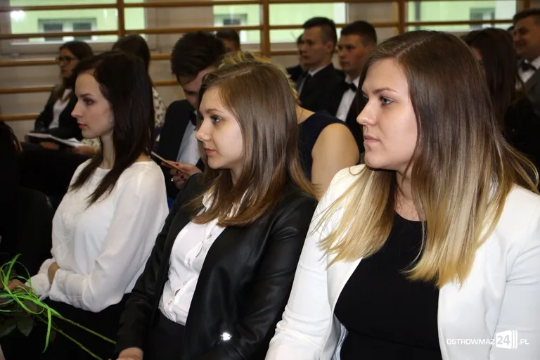 Maturzyści "Rubinka" pożegnali szkolne mury (zdjęcia)