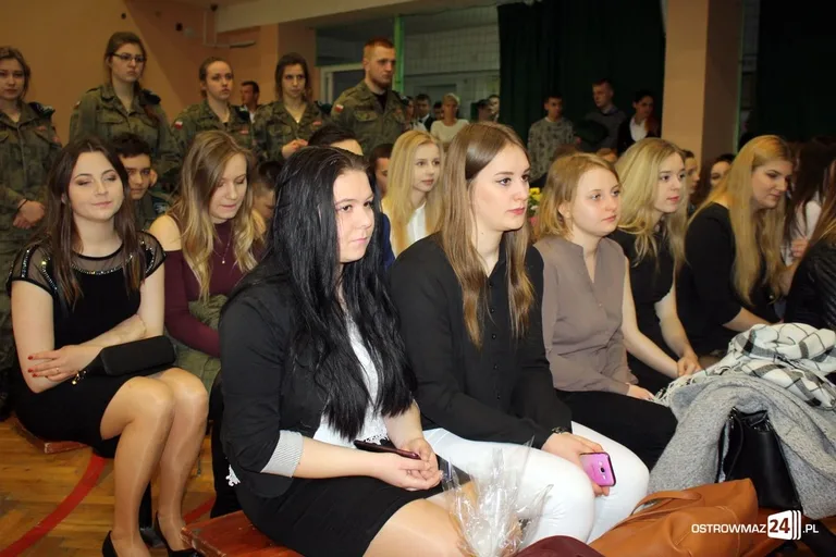 Maturzyści "Rubinka" pożegnali szkolne mury (zdjęcia)