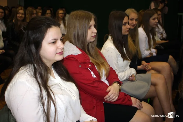 Maturzyści "Rubinka" pożegnali szkolne mury (zdjęcia)