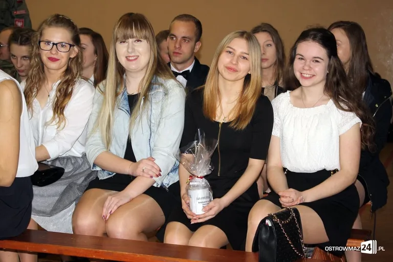 Maturzyści "Rubinka" pożegnali szkolne mury (zdjęcia)