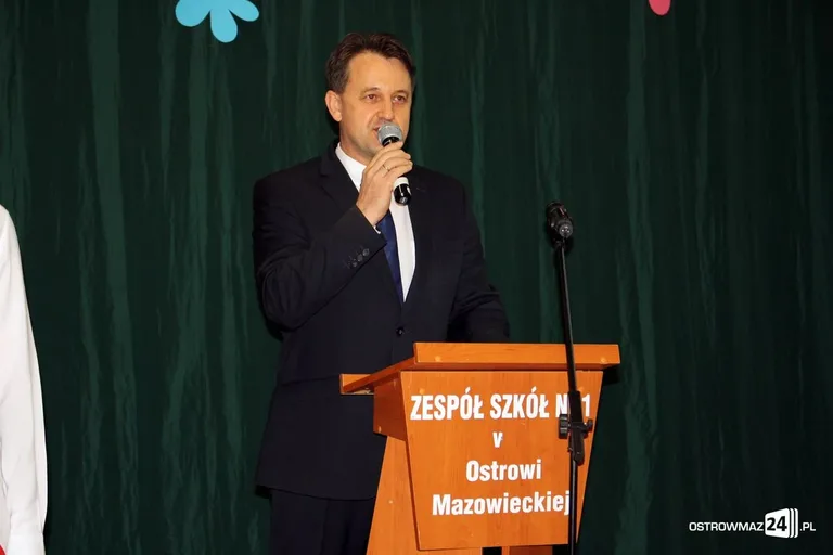 Maturzyści "Rubinka" pożegnali szkolne mury (zdjęcia)
