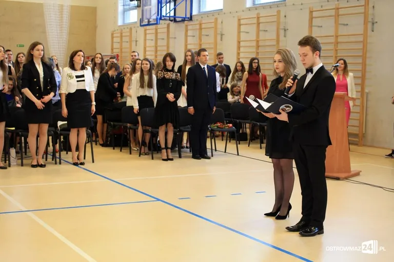 Abiturienci "Kopernika" zakończyli naukę (zdjęcia)