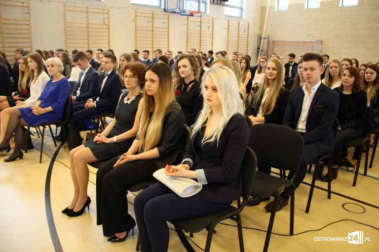 Abiturienci "Kopernika" zakończyli naukę (zdjęcia)