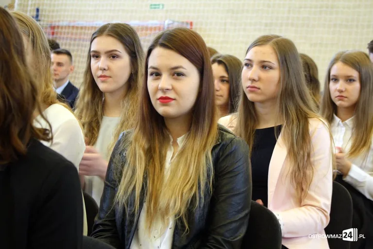 Abiturienci "Kopernika" zakończyli naukę (zdjęcia)