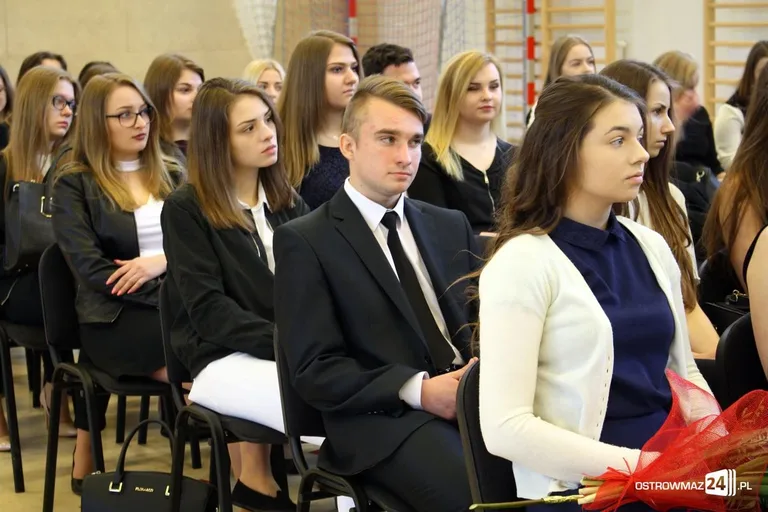 Abiturienci "Kopernika" zakończyli naukę (zdjęcia)