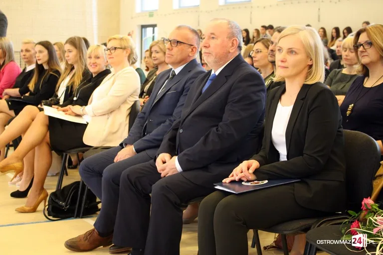 Abiturienci "Kopernika" zakończyli naukę (zdjęcia)