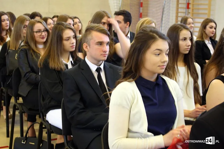 Abiturienci "Kopernika" zakończyli naukę (zdjęcia)
