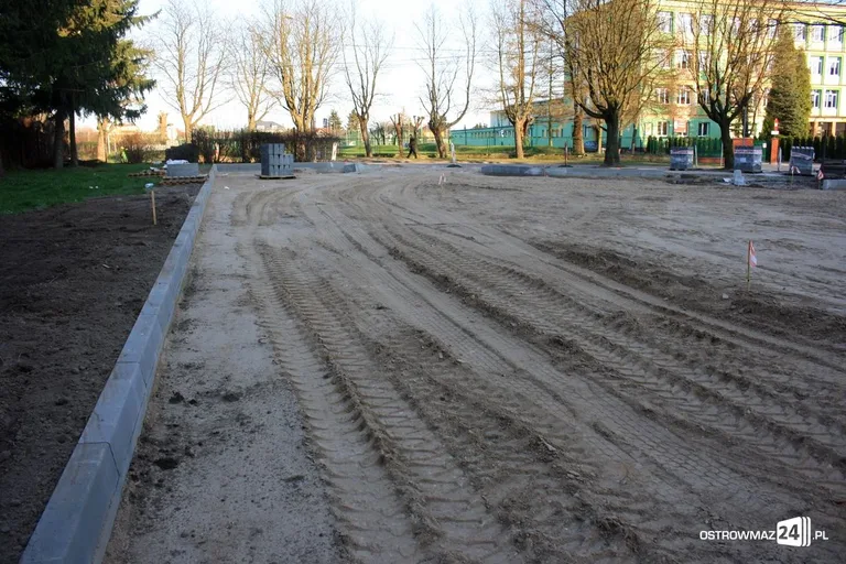 Trwa budowa parkingu przy ul. Rubinkowskiego (zdjęcia)