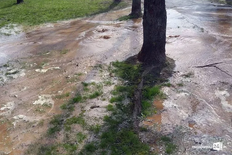 Skrzyżowanie ulic Kościuszki i Armii Krajowej zalane (zdjęcia)