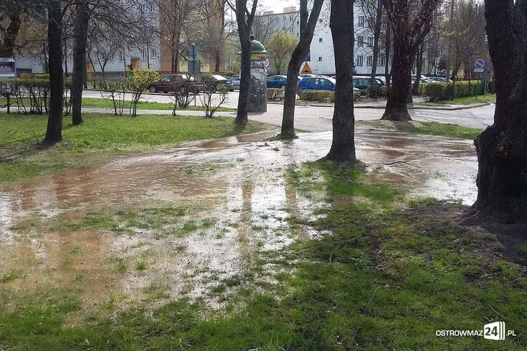 Skrzyżowanie ulic Kościuszki i Armii Krajowej zalane (zdjęcia)