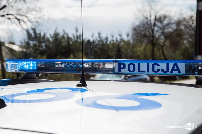 Zderzenie trzech pojazdów w Dybkach (zdjęcia)